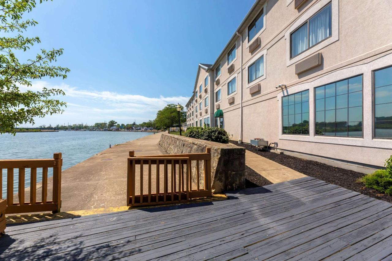 Comfort Inn River'S Edge Huron Exterior foto